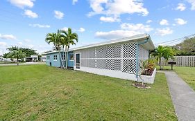 Uptown Cottage - Walk To The Beach And Restaurants